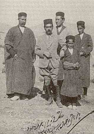 Sawlat al-Dawla (far left) with his sons, who themselves led subsequent revolts against the British and Reza Khan Pahlavi, and later the Revolutionary Guards
